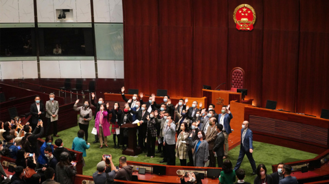 香港候任立法会议员明年1月3日宣誓 林郑月娥监誓