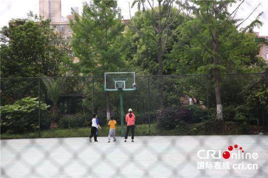 武汉社区工作者彭婧：如果不是大家团结一心抗击疫情 可能真的不能这么快守住