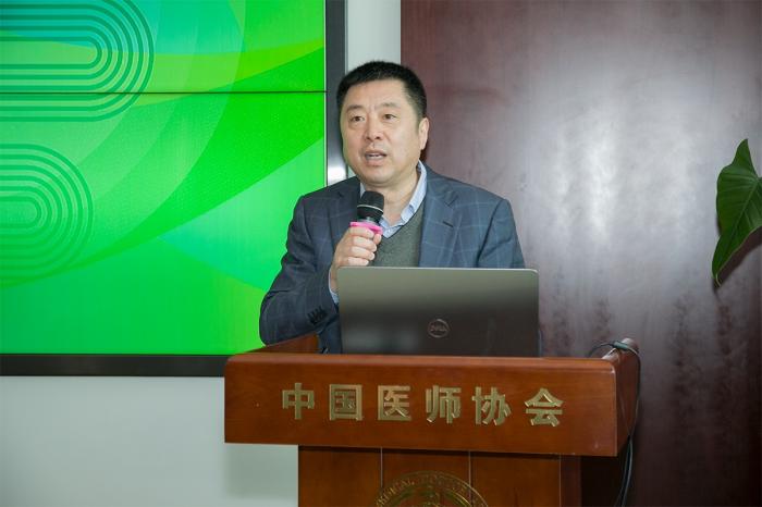 4月15日，中国医师协会主办的结直肠癌科普行首场发布会在北京举办，图为中国医师协会秘书长李松林。供图