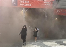 香港铜锣湾世贸中心突发大火：逾百人被困